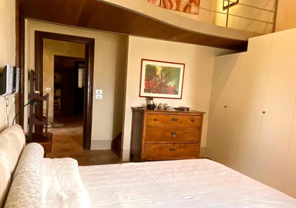 Posteľ alebo postele v izbe v ubytovaní Casa Bianca gorgeous Tuscan home Crete Senesi, Siena