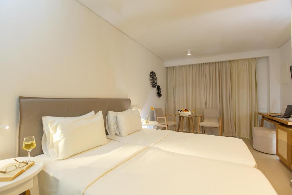 Postel nebo postele na pokoji v ubytování Anissa Beach Hotel