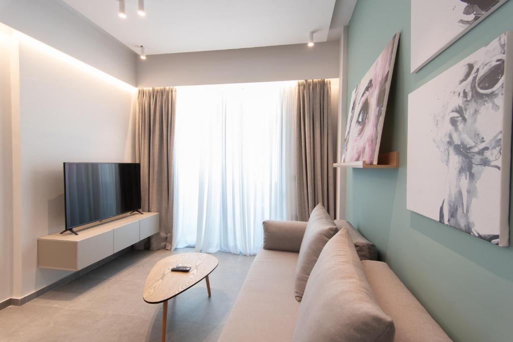 TV a/nebo společenská místnost v ubytování The Residences Kalamata