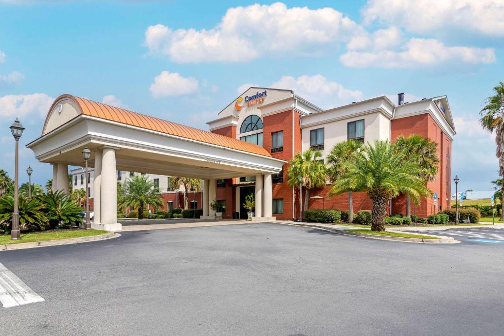 a rendering of a hotel with a parking lot at Comfort Suites Savannah North in Port Wentworth