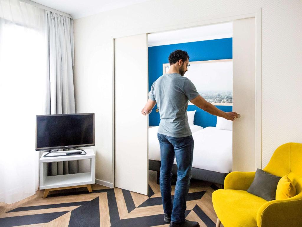 TV a/nebo společenská místnost v ubytování Aparthotel Adagio Porte de Versailles