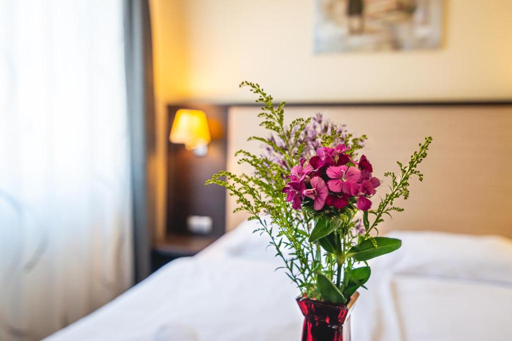 Postel nebo postele na pokoji v ubytování Casino & Hotel ADMIRAL Ptuj