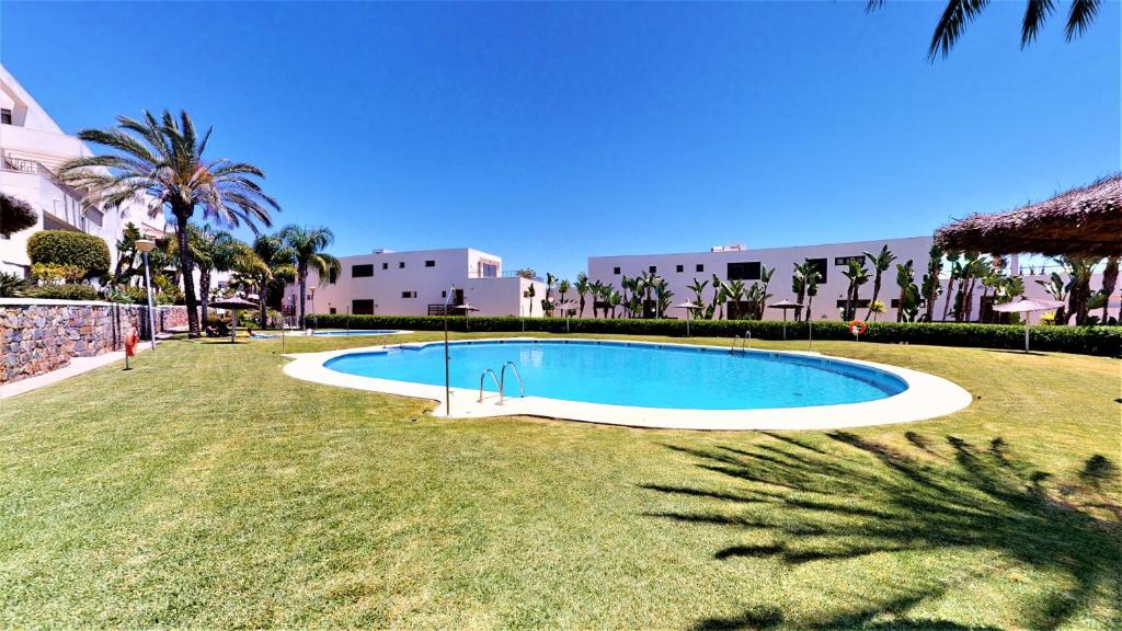 Sundlaugin á Lomas de los Monteros - Apartment with seaviews eða í nágrenninu