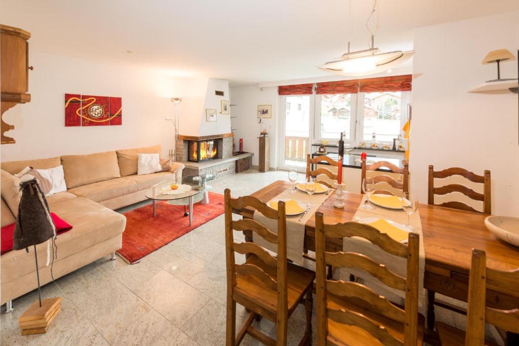 a living room with a table and a couch at Apartment Castello in Grächen