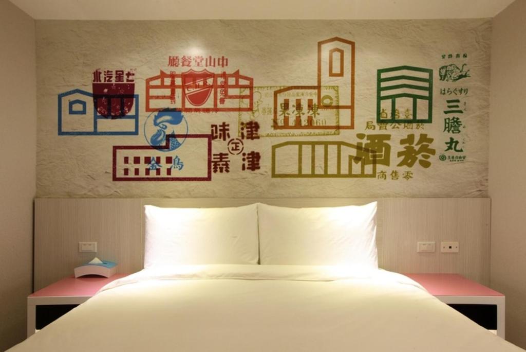 Postel nebo postele na pokoji v ubytování Wholesome Hotel