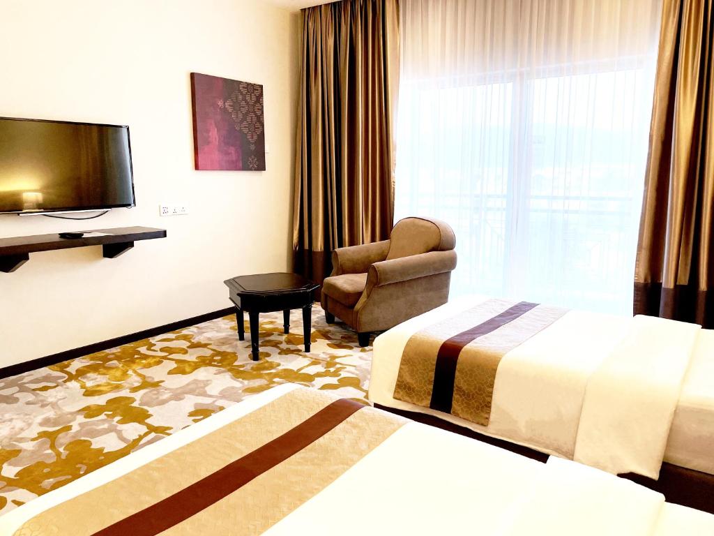 TV a/nebo společenská místnost v ubytování Grand Darul Makmur Hotel Kuantan
