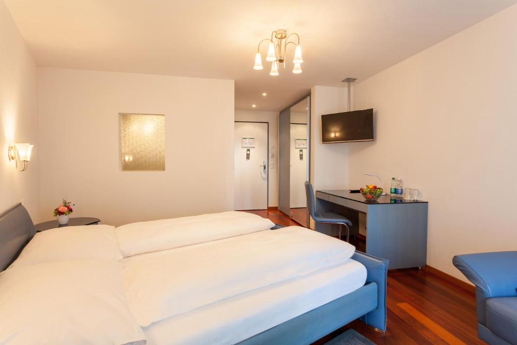 Postel nebo postele na pokoji v ubytování Weisses Rössli Swiss Quality Hotel