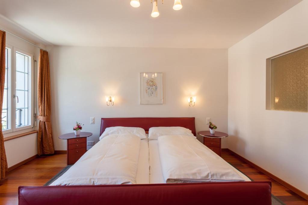 Postel nebo postele na pokoji v ubytování Weisses Rössli Swiss Quality Hotel