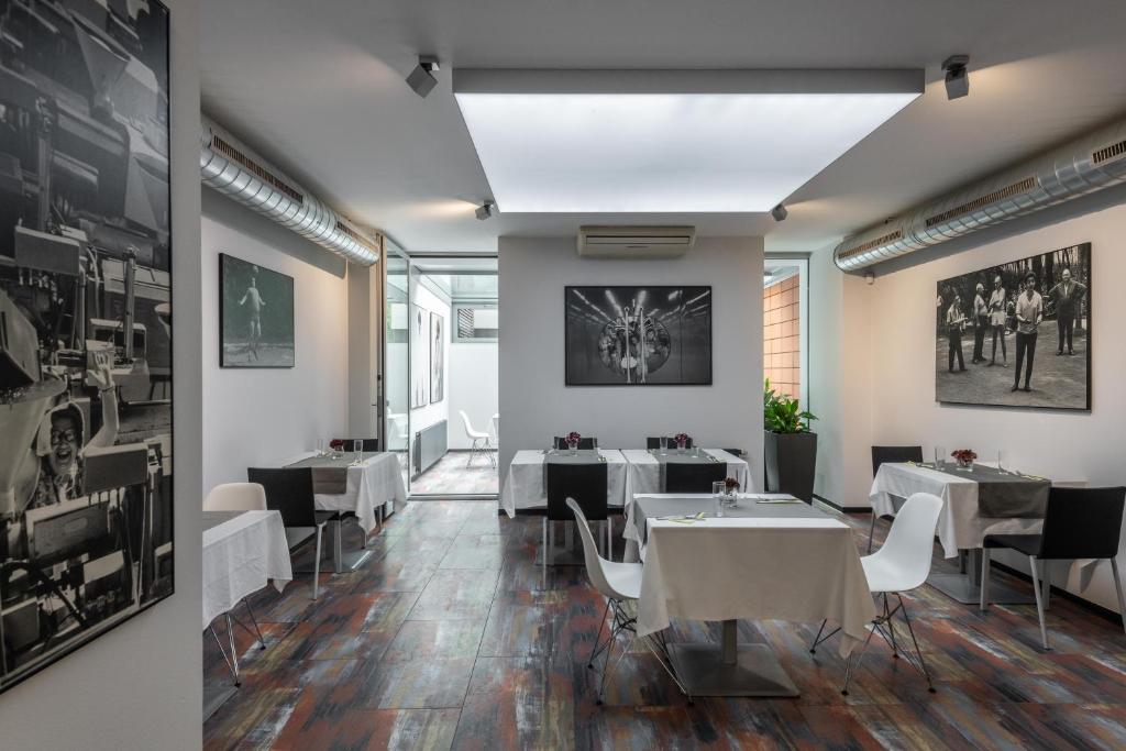 Art Hotel Prague - Resim 22