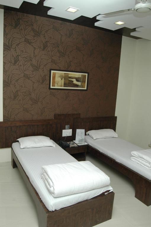 Postel nebo postele na pokoji v ubytování Hotel Causeway, Colaba