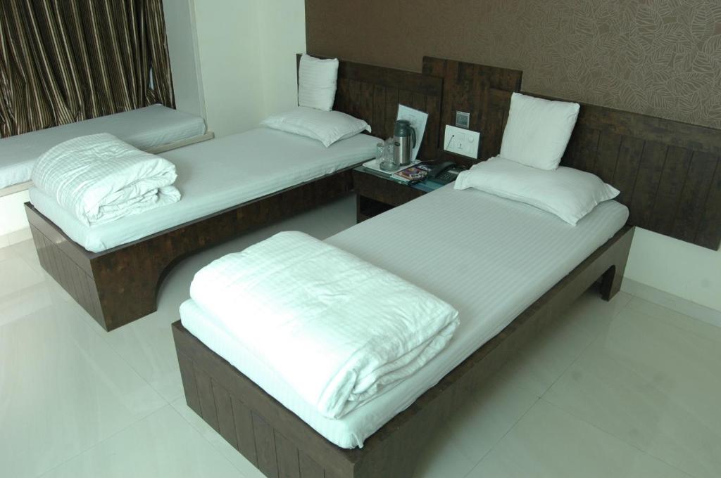 Postel nebo postele na pokoji v ubytování Hotel Causeway, Colaba