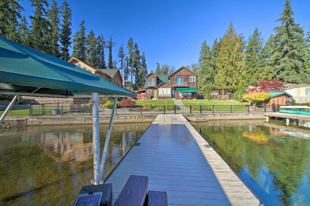 Lake Lovers Oasis Hot Tub and Mt Rainier View!, Eatonville (updated
