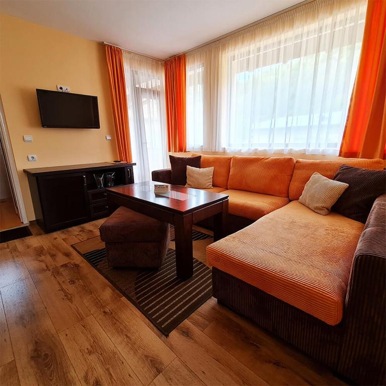 Posezení v ubytování Family Hotel Chiflik Hills
