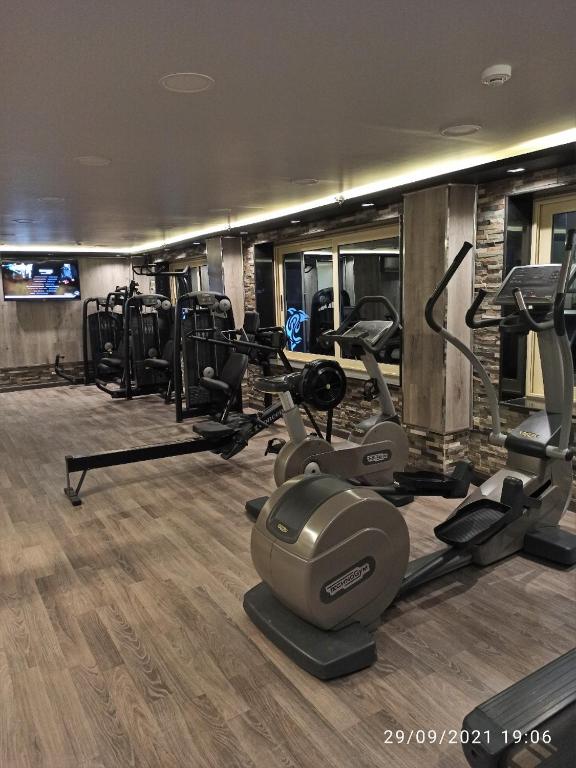 Fitness centrum a/nebo fitness zařízení v ubytování Dolphin Ras El-Bar Hotel