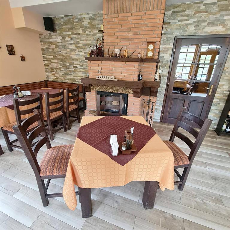 Posezení v ubytování Family Hotel Chiflik Hills