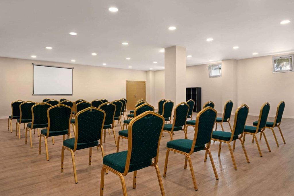Ramada by Wyndham Valencia Almussafes, Almussafes – Updated ...