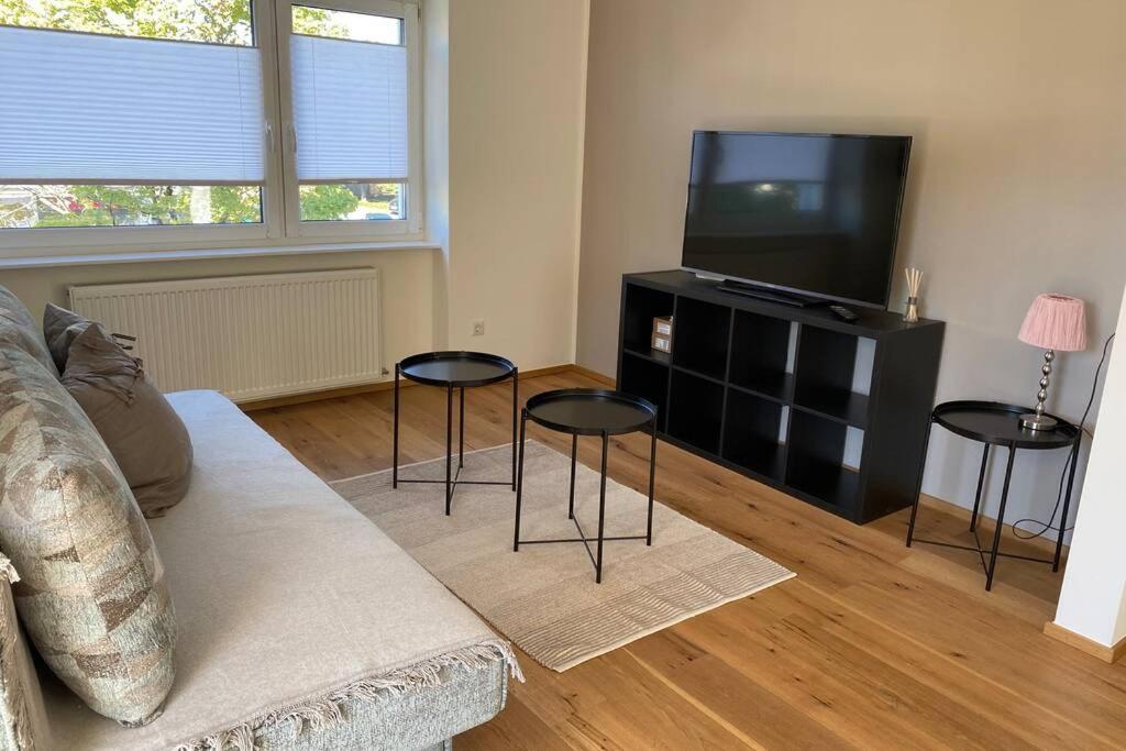 TV a/nebo společenská místnost v ubytování Terrassenwohnung in Götzis