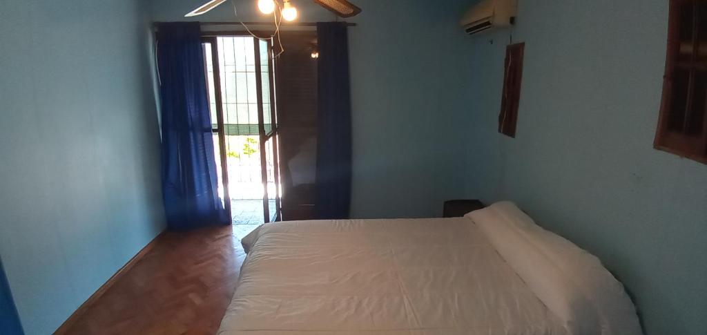 Hostal Carlos - Double Room With Private External Bathroom