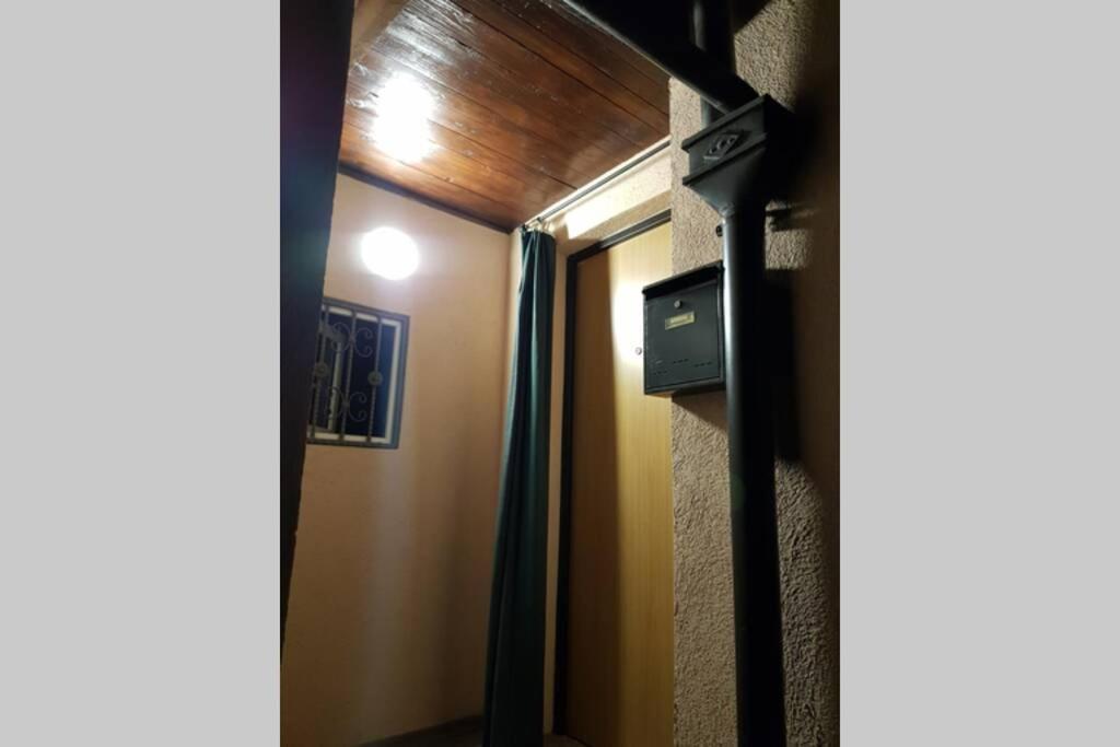 Apartman sa garažom i internetom - Appartement D'une Chambre