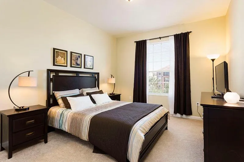 3Br 2Bath Condo Balcony 5min Conv Center 1410ft