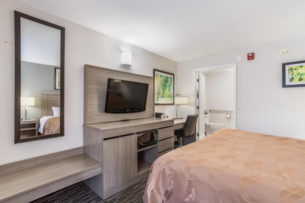 Quality Inn Gallatin-Nashville Metro - King Room - Accesible/no Fumar