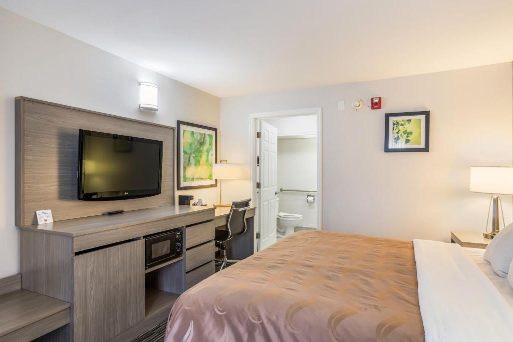 Quality Inn Gallatin-Nashville Metro - 阵雨的高级国王房间 - 可访问/不吸烟