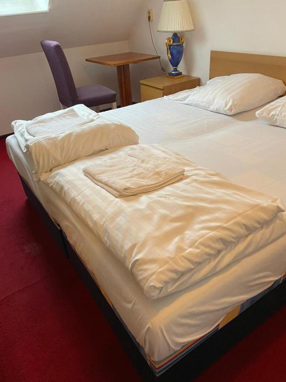 Märkischer Hof Hotel - Resim 34