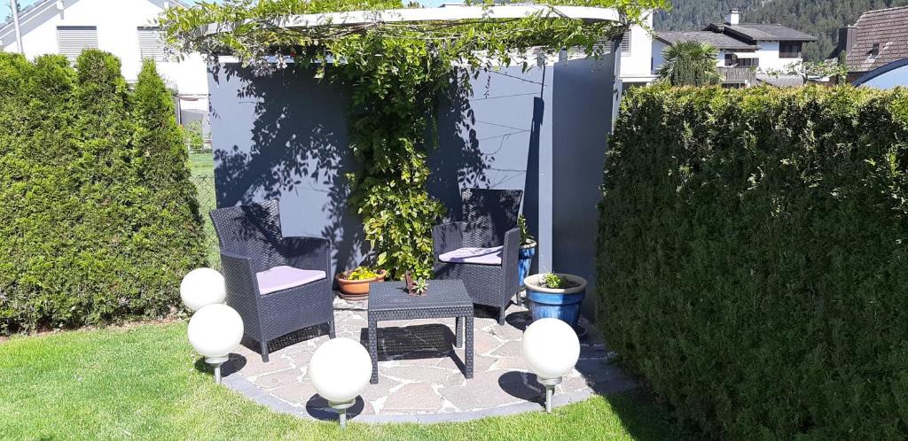 Zahrada ubytování Studio in Domat Ems