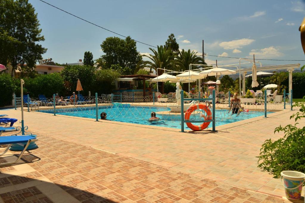 Bazén v ubytování Sun City nebo v jeho okolí