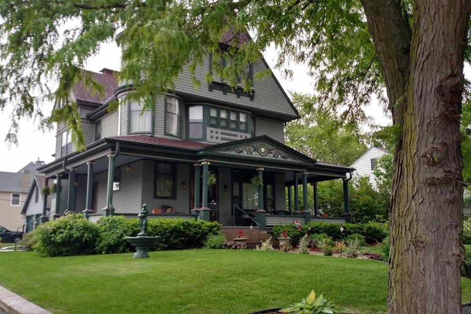 a house with a green lawn and a tree at Linda Sue Manor in Sioux City