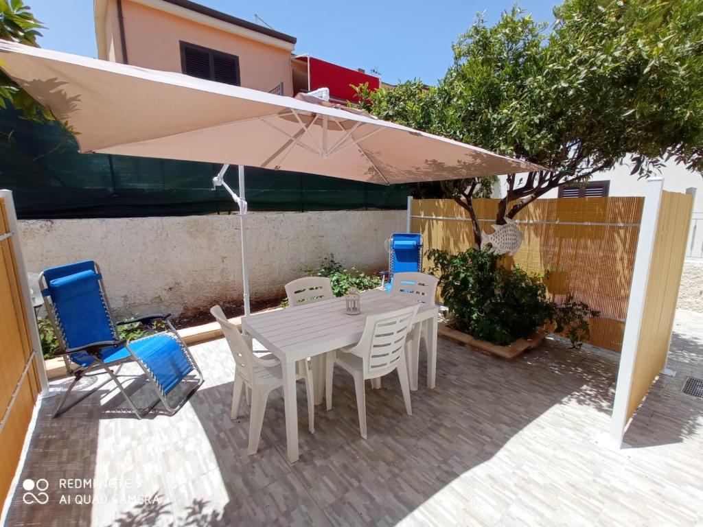 A patio or other outdoor area at Casa vacanze Almàsalo