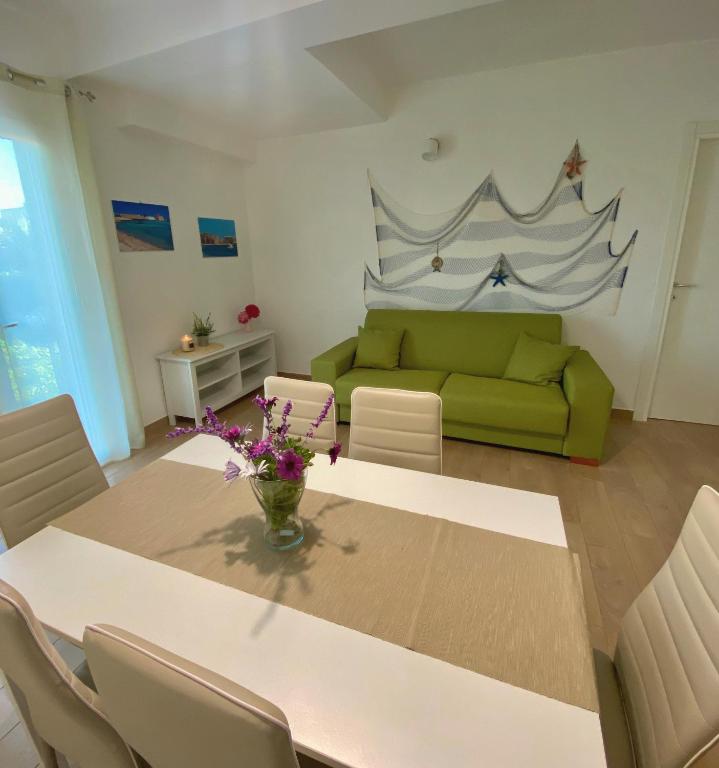 A seating area at Casa vacanze Almàsalo
