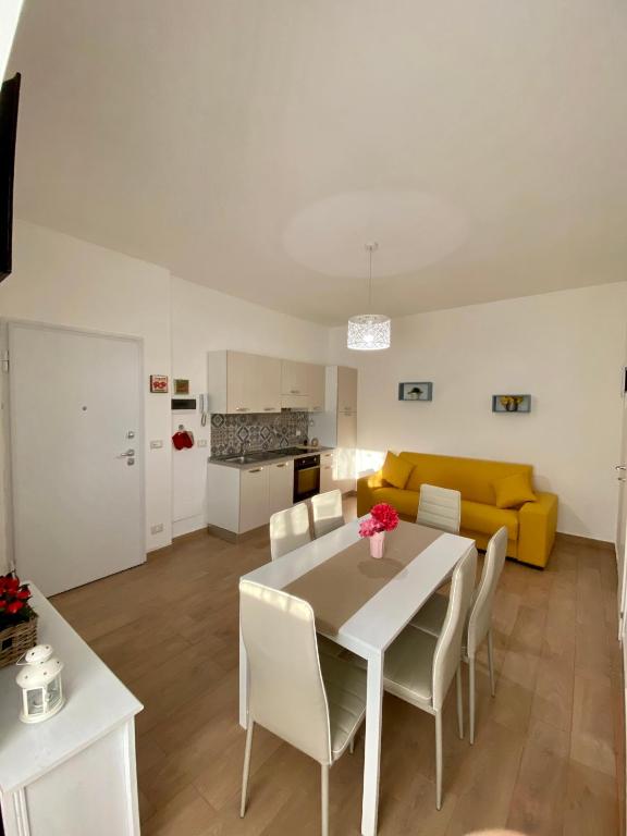A kitchen or kitchenette at Casa vacanze Almàsalo