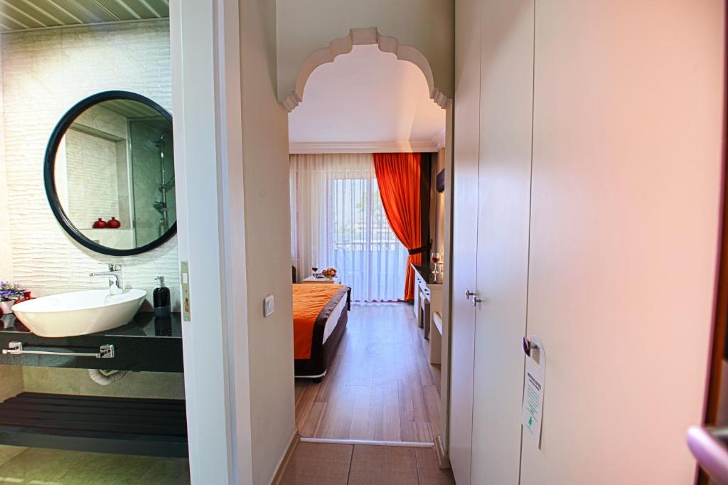 Koupelna v ubytování Mendos Garden Exclusive Hotel Fethiye