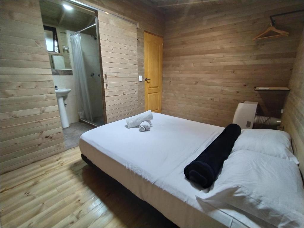 Postel nebo postele na pokoji v ubytování Cloud9 Hostel