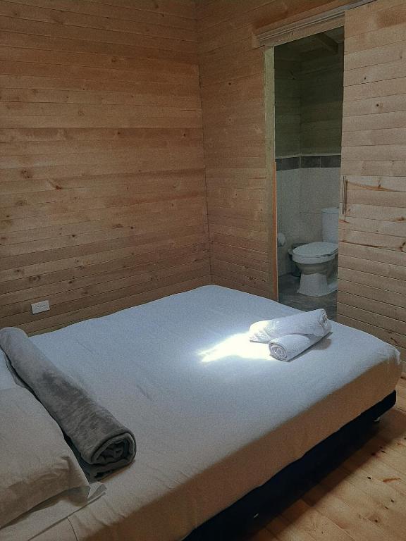 Postel nebo postele na pokoji v ubytování Cloud9 Hostel