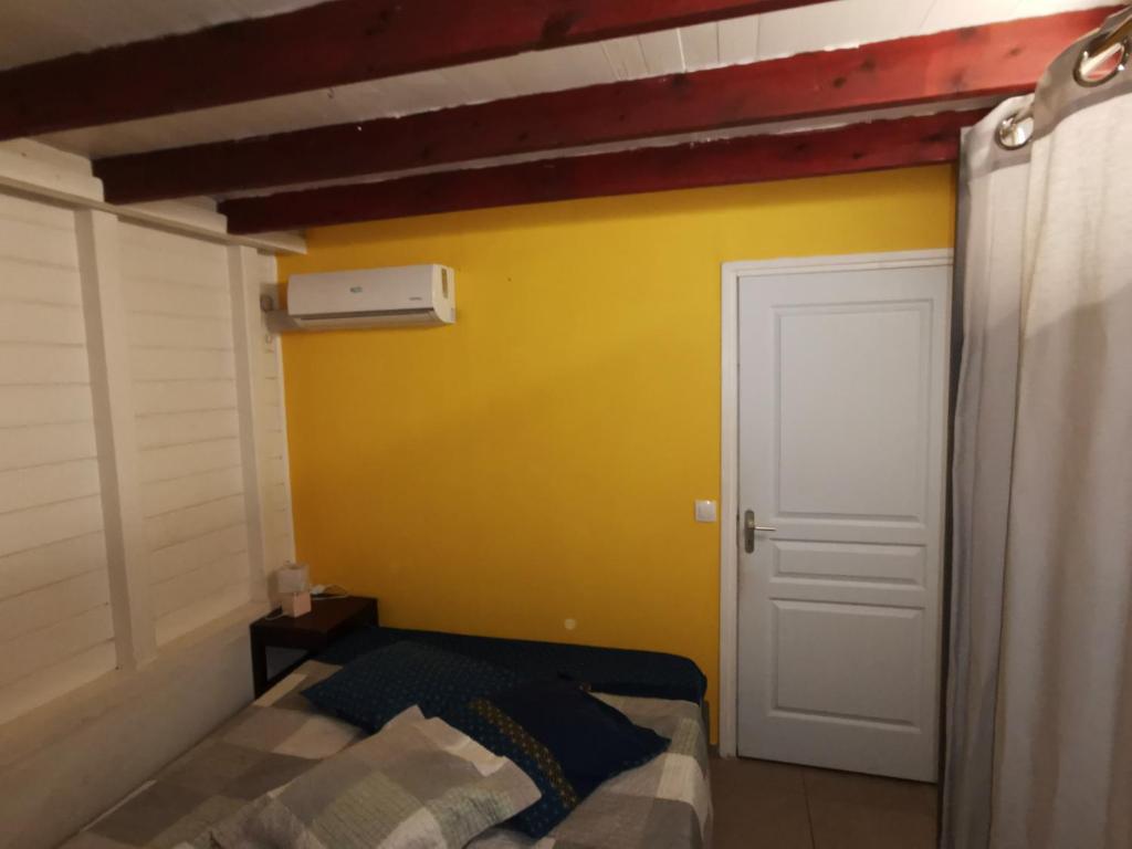 Postel nebo postele na pokoji v ubytování Charmant T3 climatisé Piscine privée