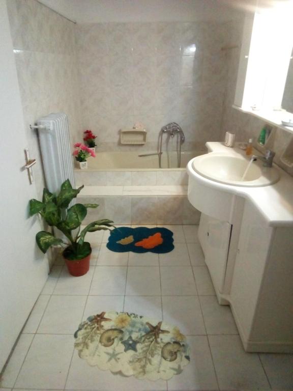 A bathroom at Villa Angela, Traditional Villa in the village