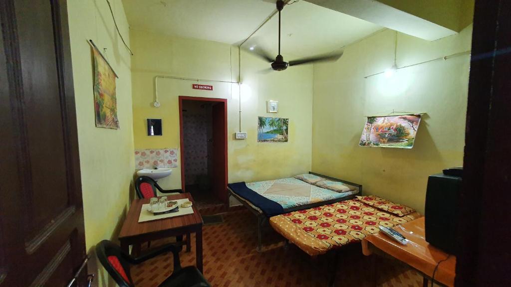 Ashavis Hotel Pvt Ltd - Comfort Triple Room Con Ducha