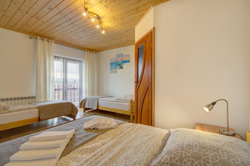 Postel nebo postele na pokoji v ubytování Apartamenty Szwarcowa