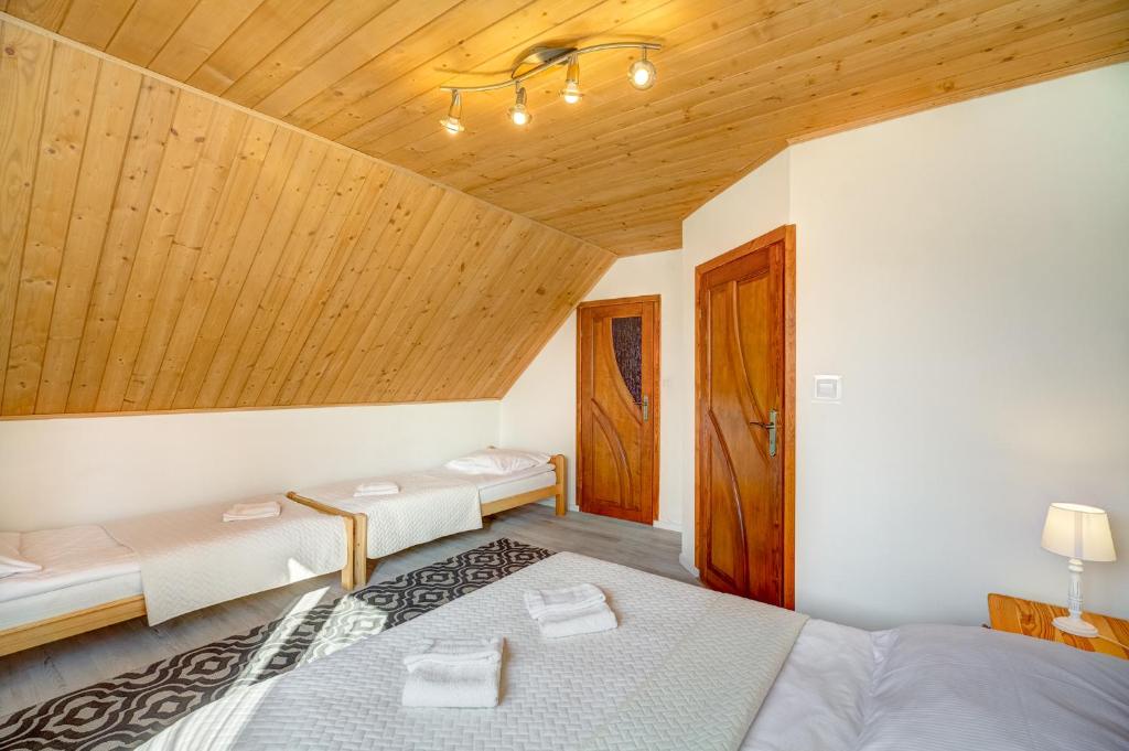 Postel nebo postele na pokoji v ubytování Apartamenty Szwarcowa