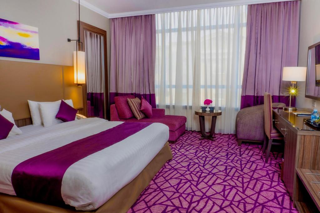 Postel nebo postele na pokoji v ubytování Aquila ALdiafah Hotel