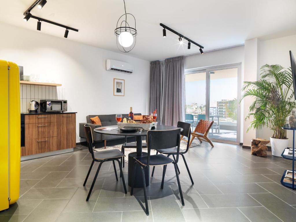 Kuchyň nebo kuchyňský kout v ubytování LIV URBAN Suites