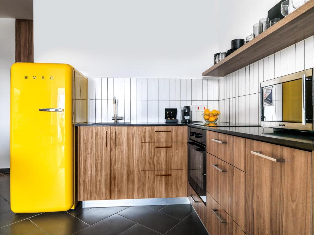Kuchyň nebo kuchyňský kout v ubytování LIV URBAN Suites