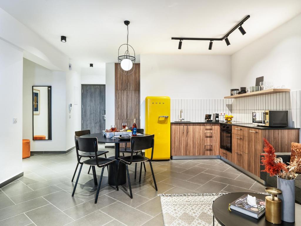 Kuchyň nebo kuchyňský kout v ubytování LIV URBAN Suites