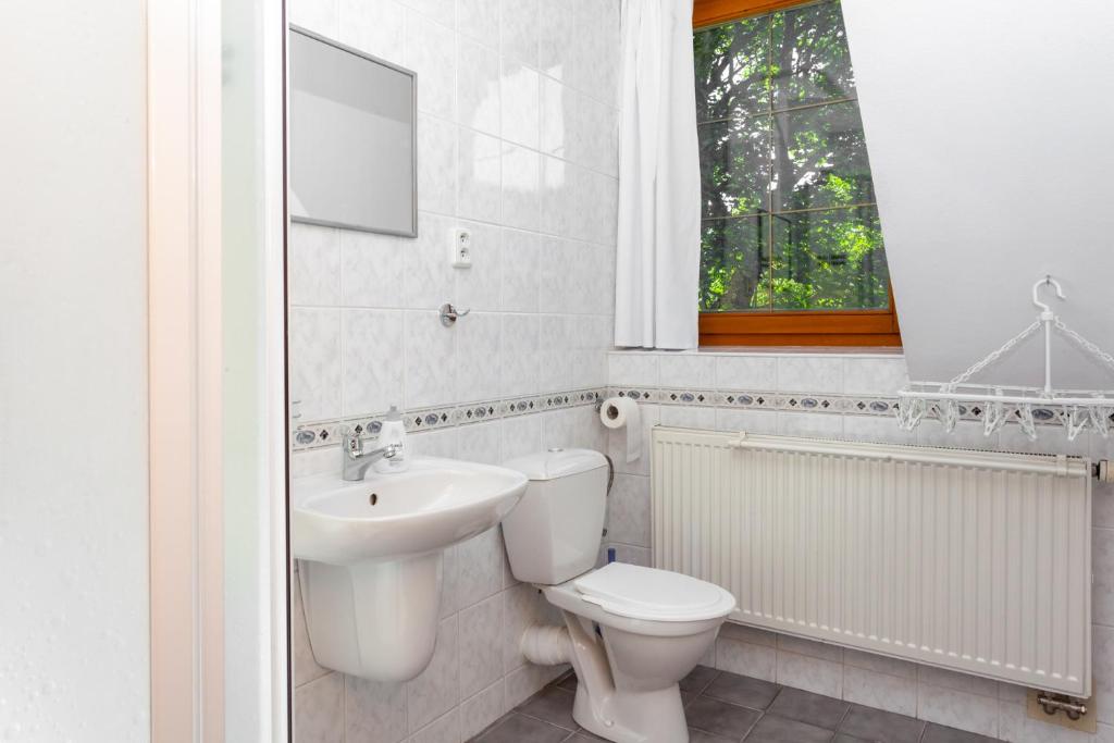 A bathroom at Penzión Javor