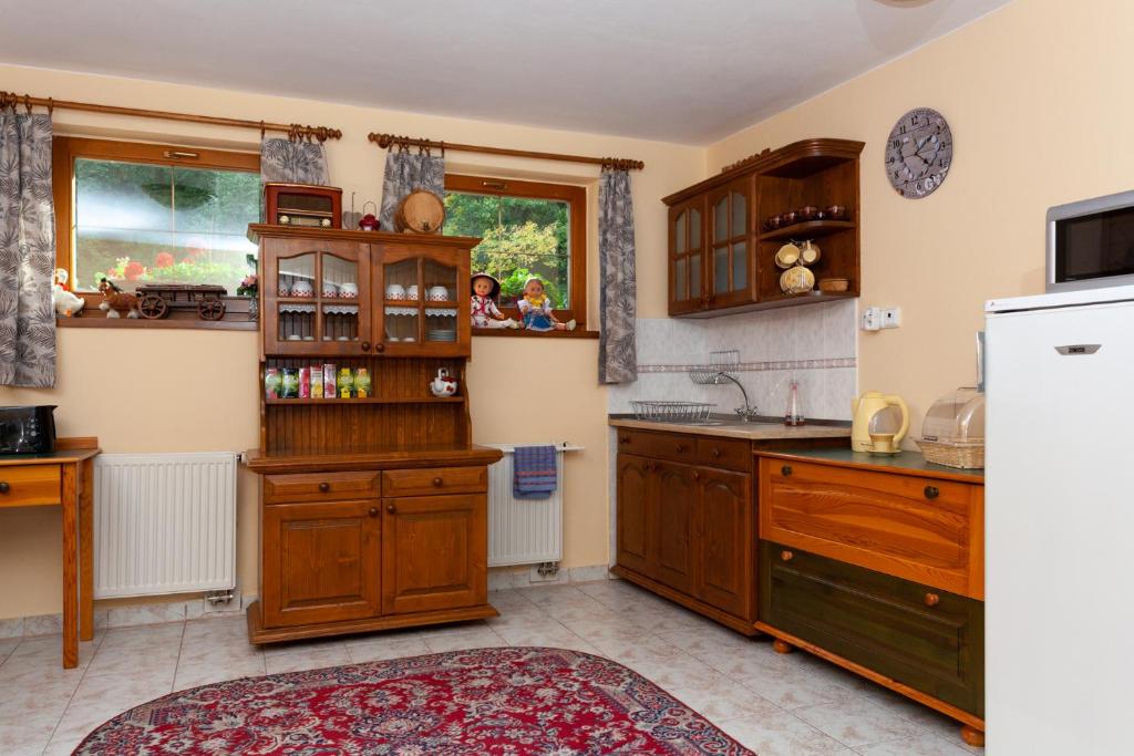 A kitchen or kitchenette at Penzión Javor