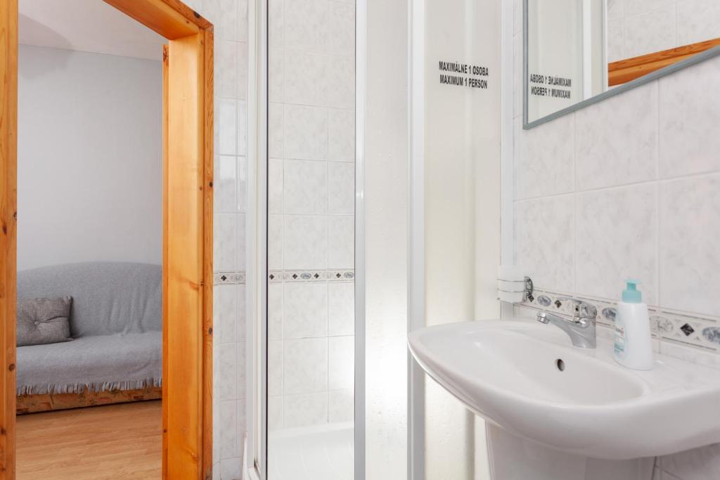 A bathroom at Penzión Javor