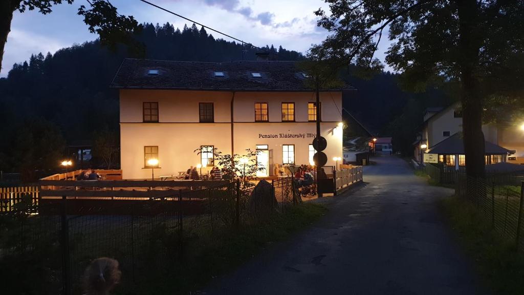 Budova, v ktorej sa penzión nachádza