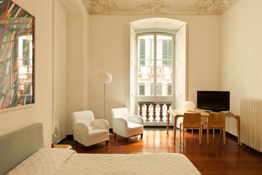 A television and/or entertainment centre at Palazzo Cicala